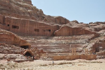 Puur op reis, trappen bij Petra